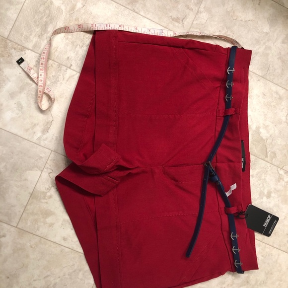 Red shorts - Picture 2 of 9